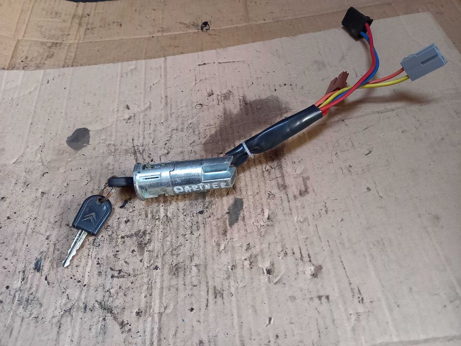 Stacyjka z kluczykiem  stacyjka + kluczyk Peugeot Partner 98 R.