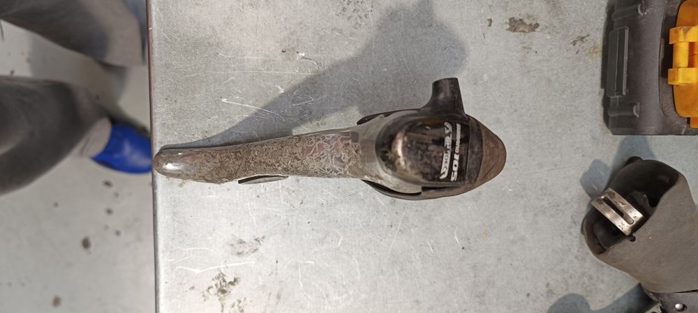 Várias manetes sem par