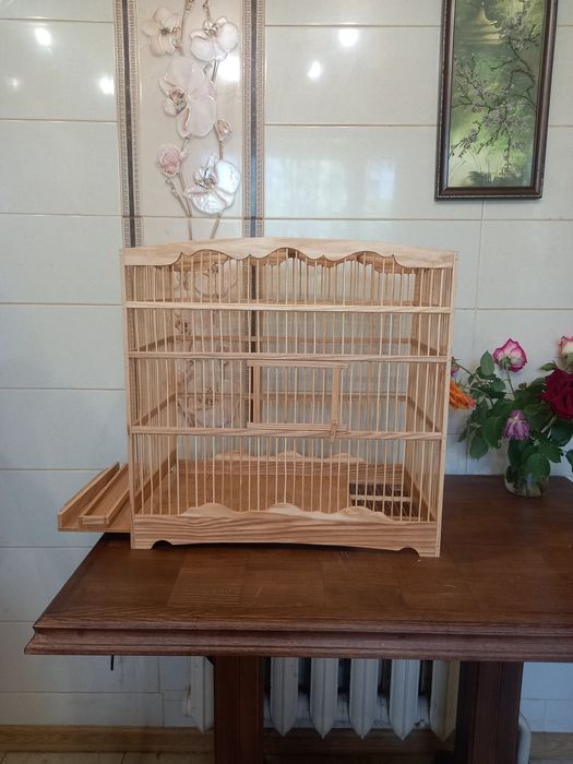 Деревянные клетки для  птиц