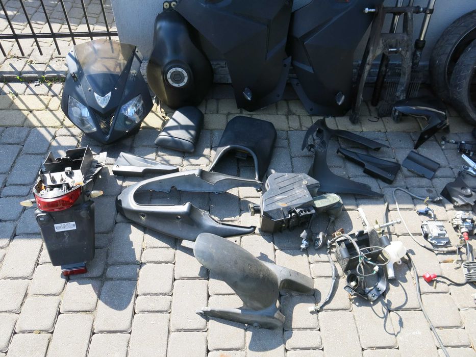 Komplet plastików Daelim VJF Roadsport 125 rok 2010