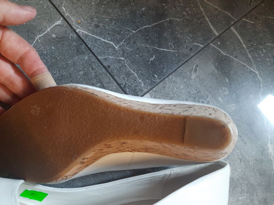 Nowe buty na koturnie rozm.39