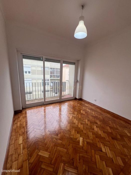 T2 Remodelado em Queluz-Belas com 2 Varandas a 1 Minuto da CP — Queluz E Belas, Lisboa