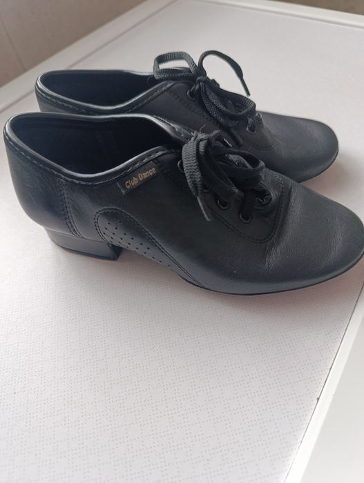 Продам бальні туфлі.