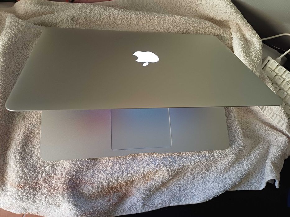 MacBook Air 7,2/i5-5250U/8GB Ram/128GB SSD/13"/OSX