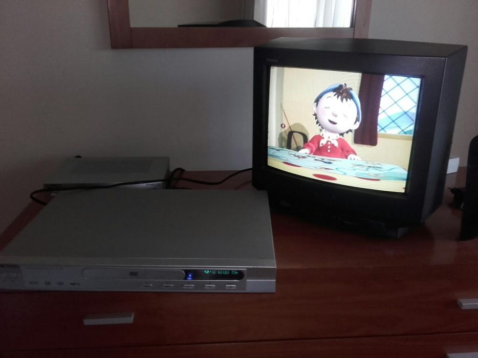 Leitor DVD marca Electronia avariado