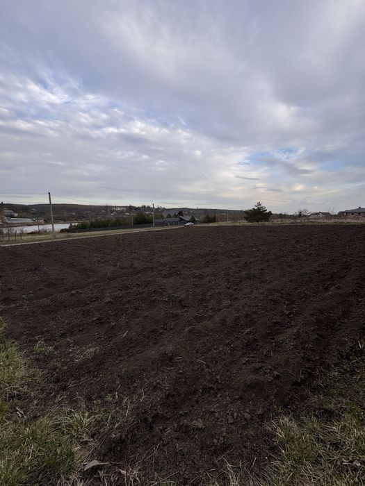 Продам участок близько до міста