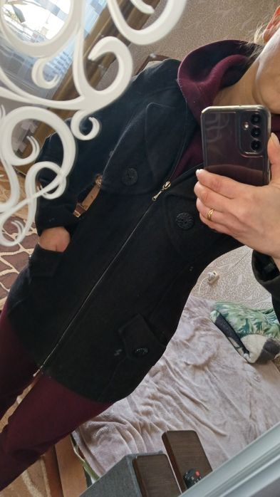 Продам коротке пальто на весну/осінь