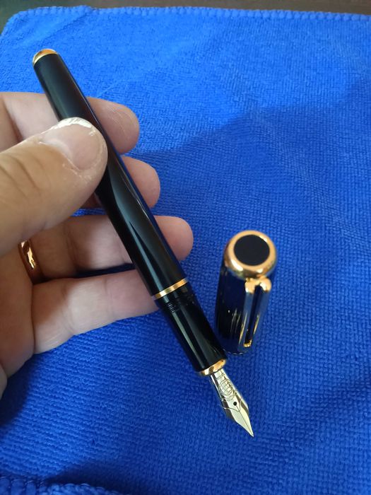 Caneta Inoxcrom Sirocco aparo preta