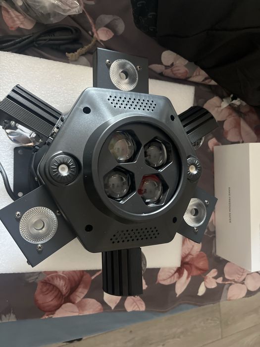 Сценічний LED світловий ефект 4в1 | Дербі, строб, споти | DMX