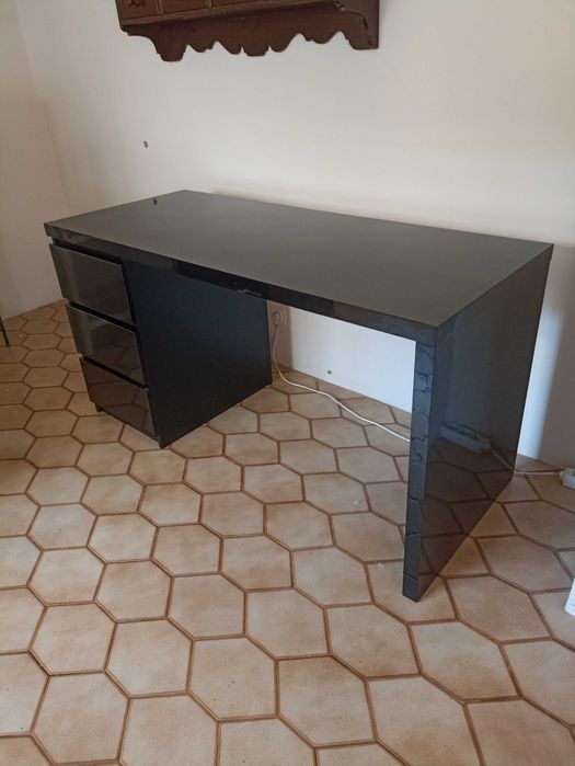 Mesa Secretária Preta com Gavetas 140x60x74