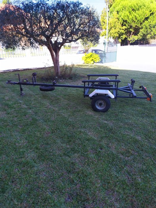 Atrelado para barco pequeno, em óptimo estado