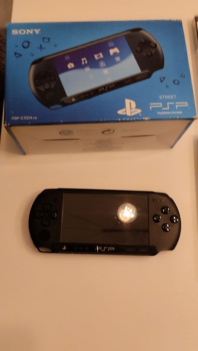 PSP SONY em bom estado  com 4 jogos