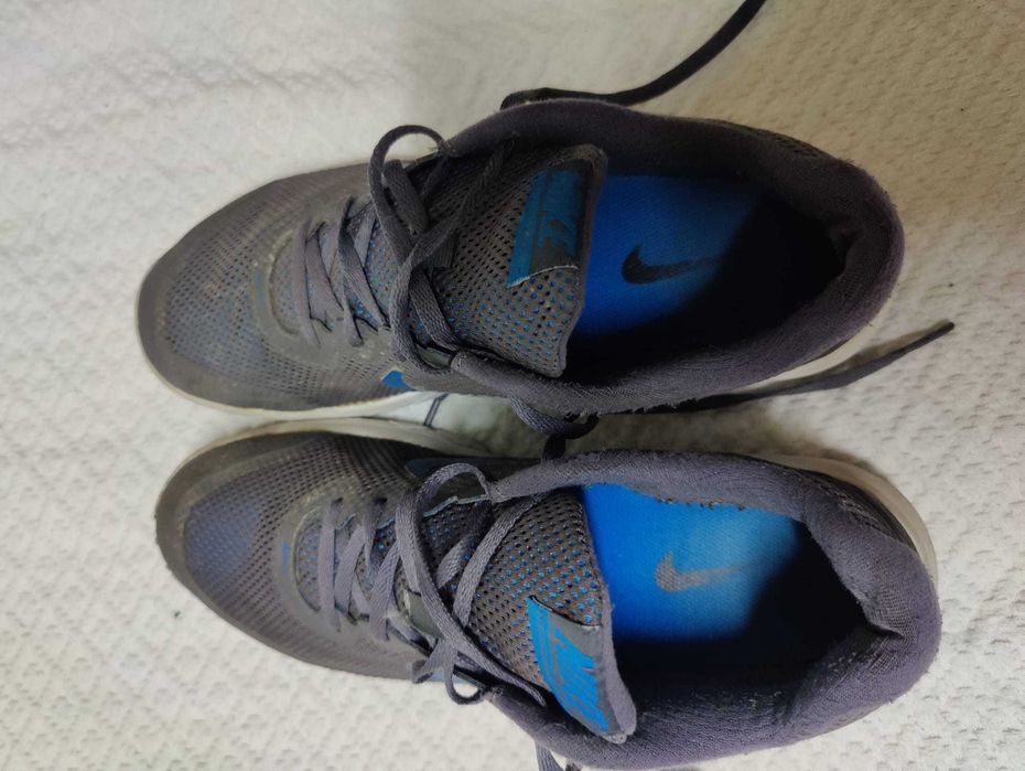 Sapatilhas Nike tam. 42 em bom estado.