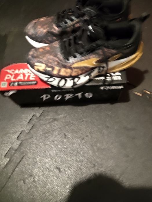 Tênis corrida Joma R1000 com placa carbono Porto