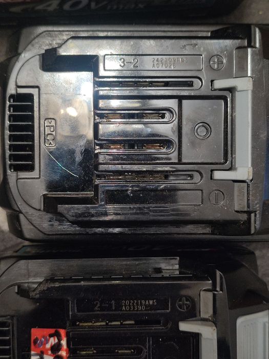 Продам батарею makita 40 в 4а і 2а