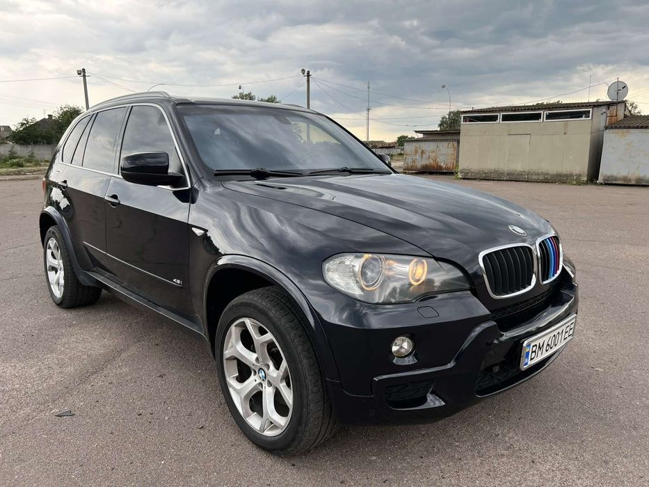 Продам своє авто. Офіційний автомобіль . Кузов в ідеальному стані не фарбований. Мотор 4.8 газ бензин самий надійний бензиновий двигун в цій лінійці авто. Працює як годинник. З приємною витратою палива для такого автомобіля місто 18л газу траса 14л на 100км. Обслужений повністю є всі відповідні папери і вся історія обслуговування авто . Коробка та ходова частина автомобіля працює відмінно. По електриці все працює добре без помилок . . По документах будь який вид оформлення. Я власник . Решта питань по тел.