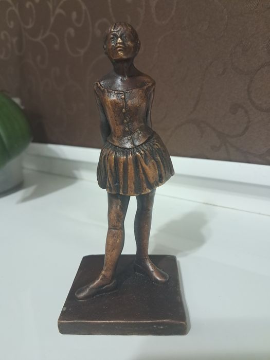 Статуэтки бронза