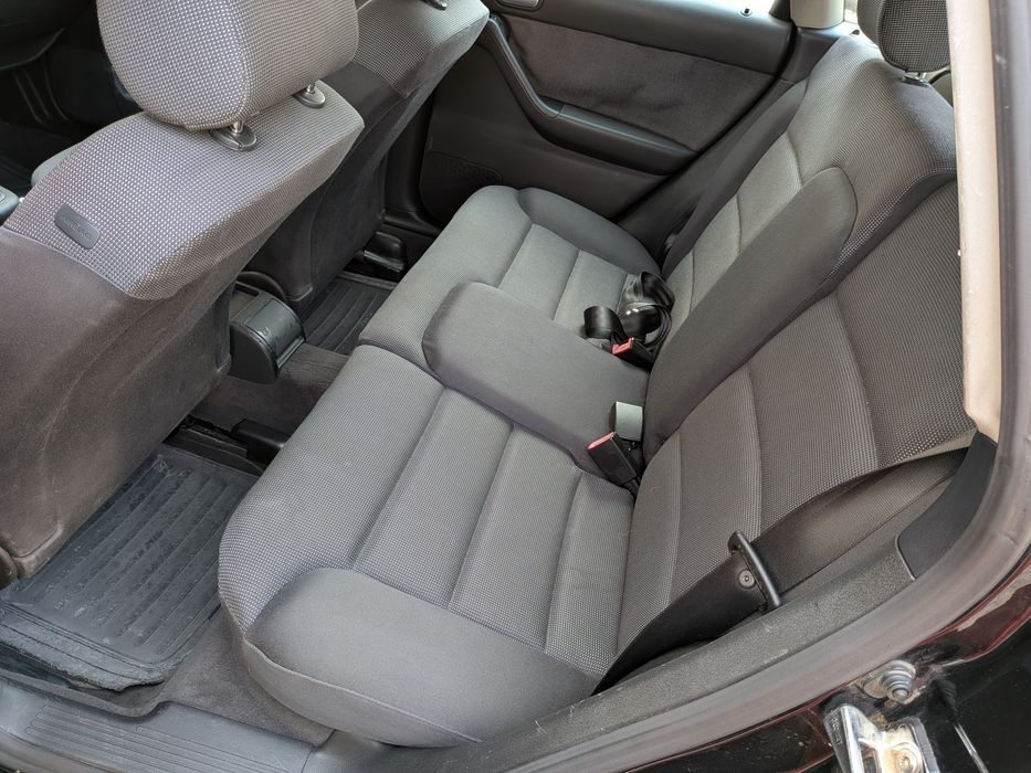 Audi A3 1.6i Atraction 102 CV 02