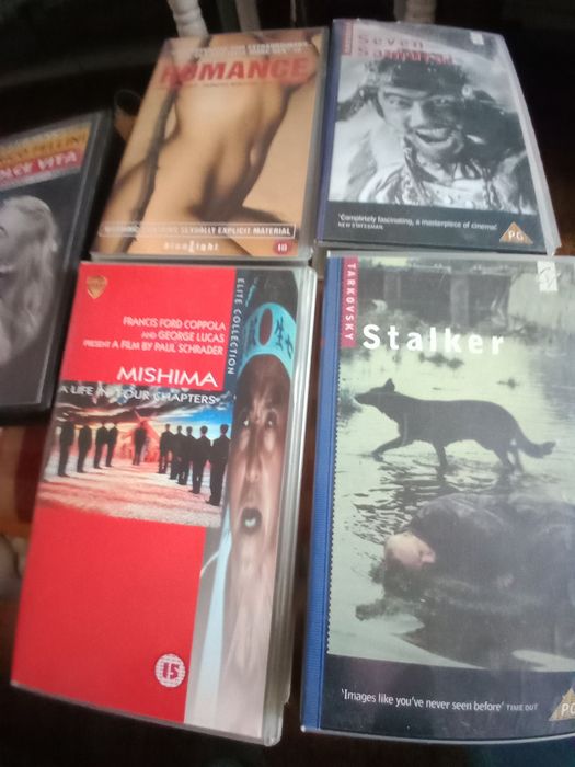 Lote VHS não legendado.