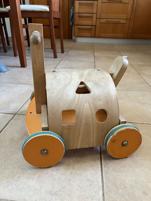 Carrinho de madeira para criança (tipo triciclo)