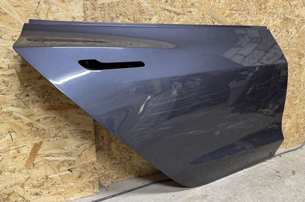 Tesla Model 3 двері задні праві