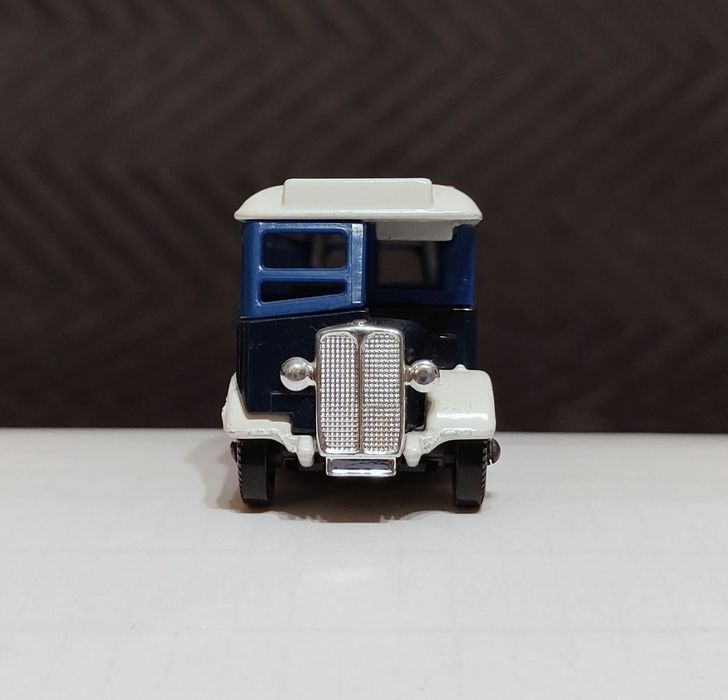 Samochodzik, współczesny model brytyjskiego autobusu z 1932 roku - AEC