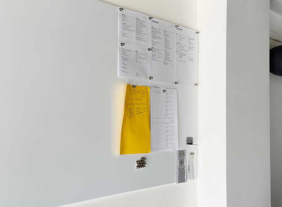(RESERVADO) Quadro branco metálico para ímans e canetas
