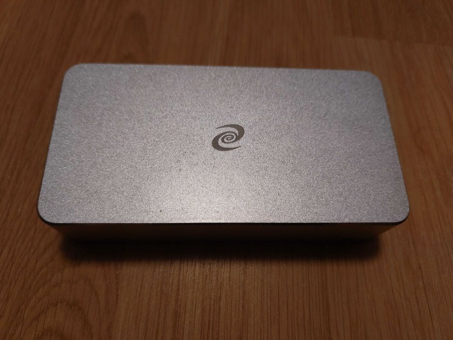 AI / Mining rig com duas Radeon VII - espaço para mais 4 GPUs