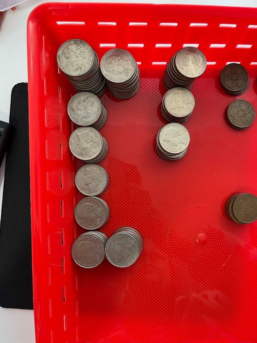 moedas 25 escudos e 1 escudo (1970 a 1985)