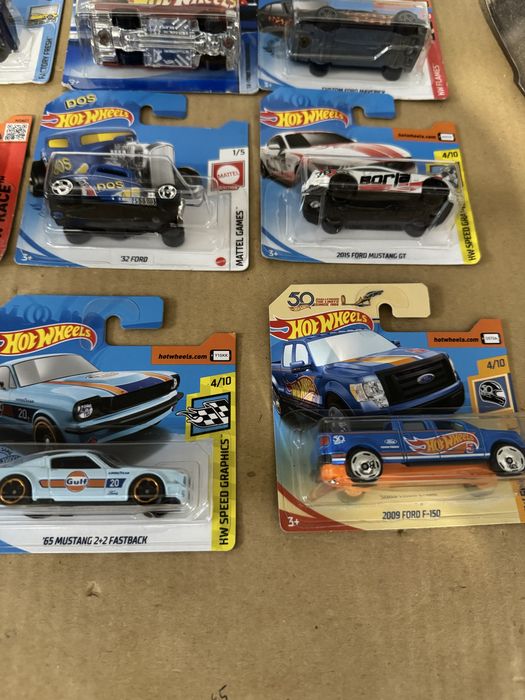 Miniaturas Hot Wheels Ford