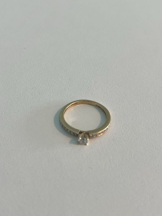 Anel de noivado ouro branco 19.2 KT cravejado a diamantes