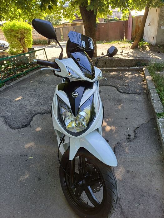 Продам мотоцикл (скутер)Sym symphony sr150
