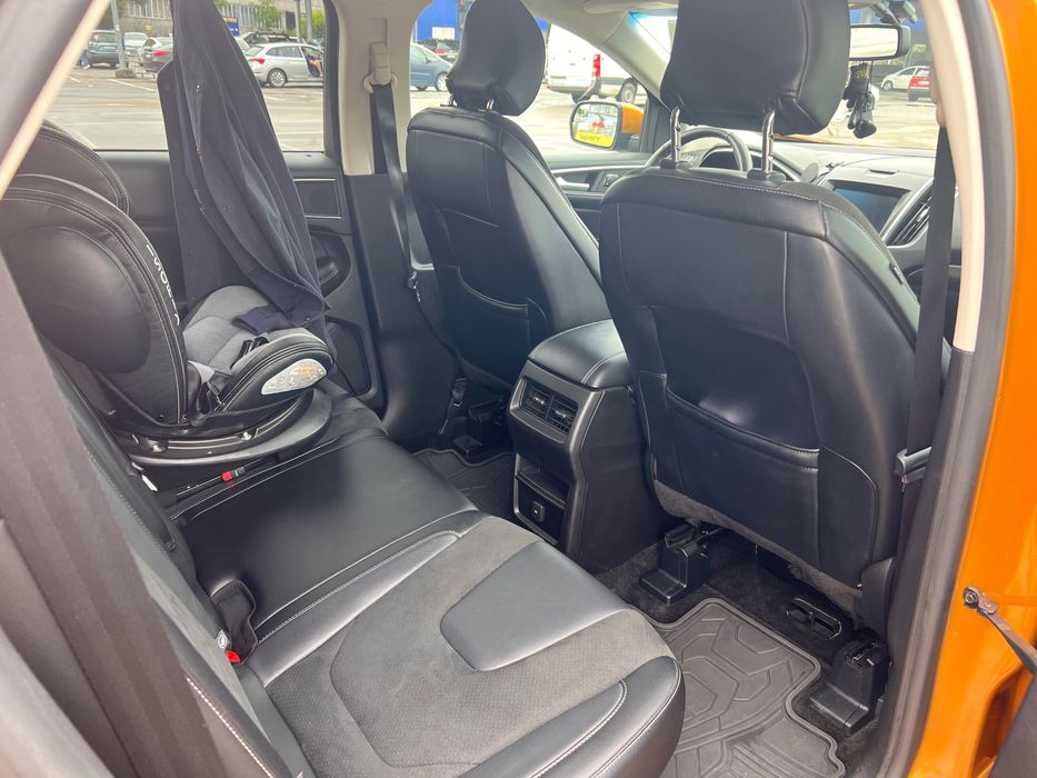 Автомобіль Ford edge