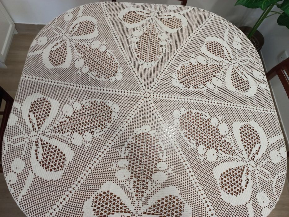 Toalha de mesa em renda/croché
