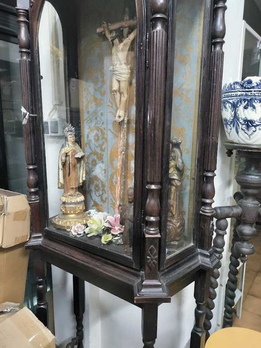 Oratório Completo em Pau Santo com Cristo e 5 Imagens Religiosas