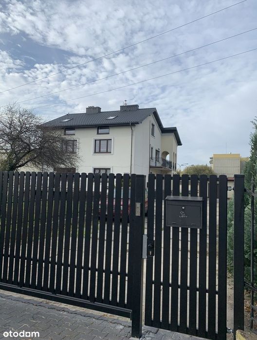 Duży Budynek 350 M² | 14 Pokoi | 3 Kondygnacje | Parking | Wołomin