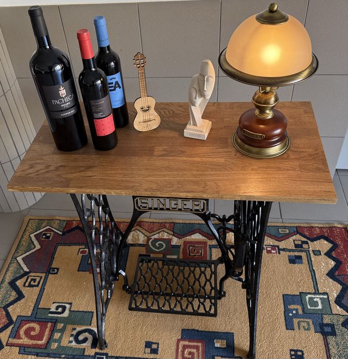 Mesa em pés de Singer aranha