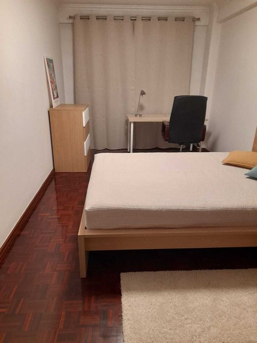 Alugam-se dois quartos individuais para estudantes universitários(as) — Odivelas