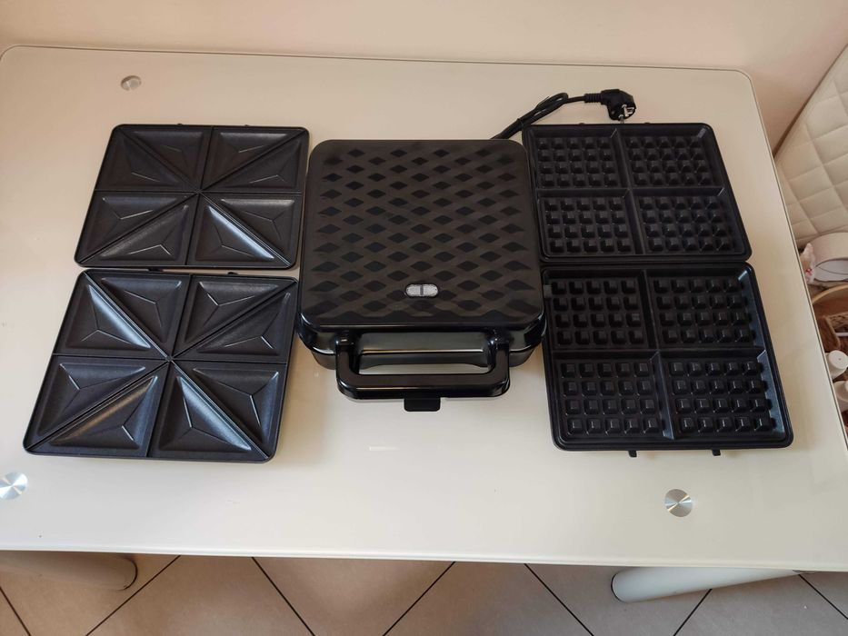 Grill, gofrownica i Opiekacz do Kanapek 3 w 1 XXL CR 3047