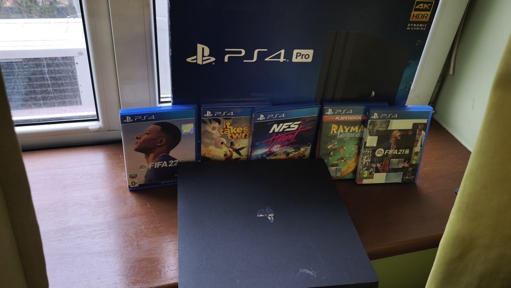 ігрова консоль ps4 pro + ігри + док станція