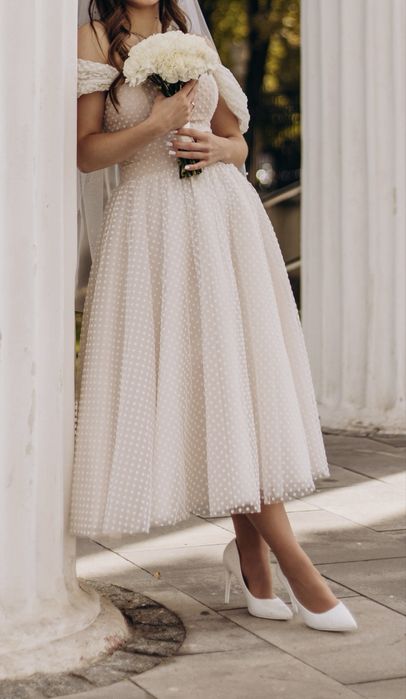 Сукня весільна, випускна