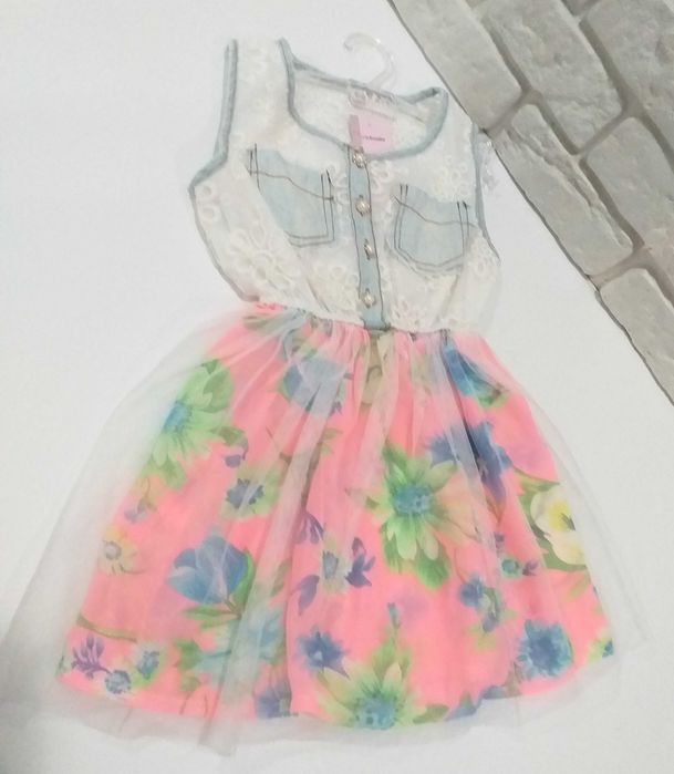 Śliczna sukienka dla księżniczki rozmiar 98-104