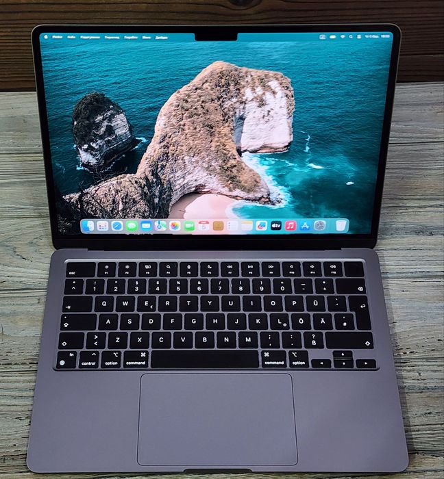 Macbook Air 13 2024 M3 10 cores 8/256gb space MRXN3 780$