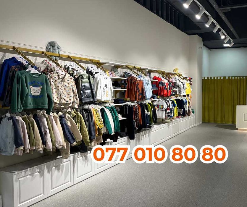 Стелажи для магазина одежды. Торговое оборудование, витрины