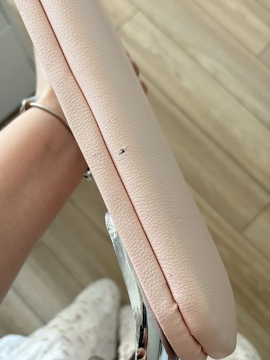 Różowa podpórka do manicure