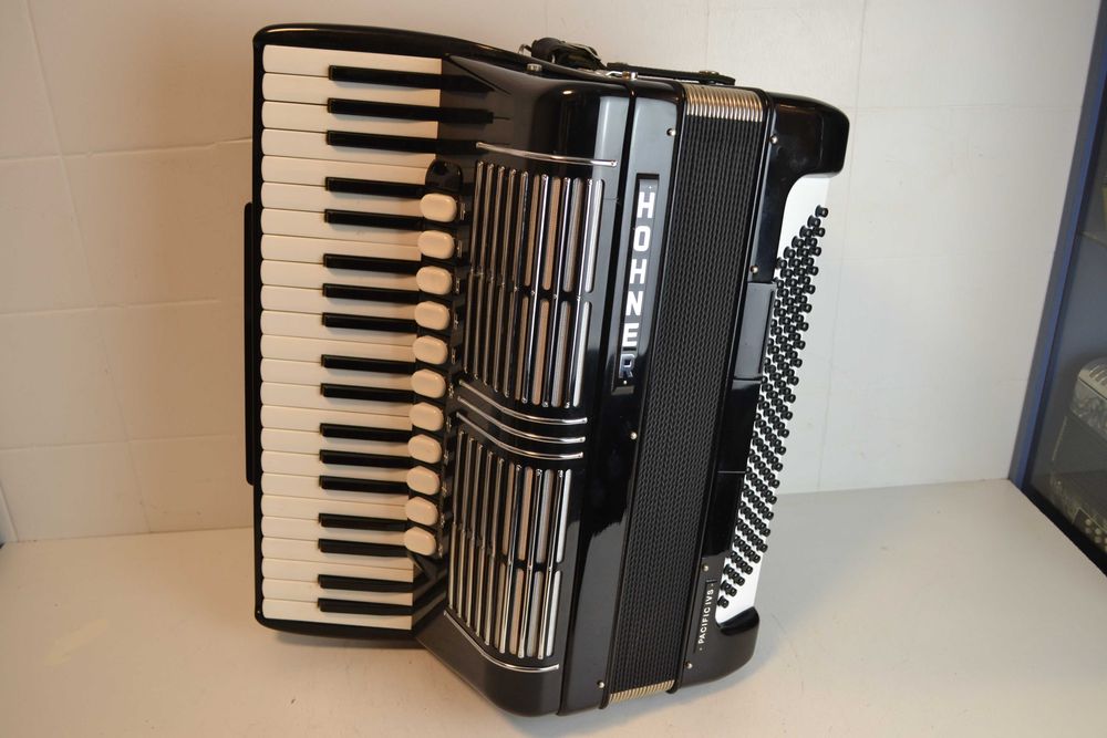 Vendo Hohner Pacific IVS 4 Voz N. 240