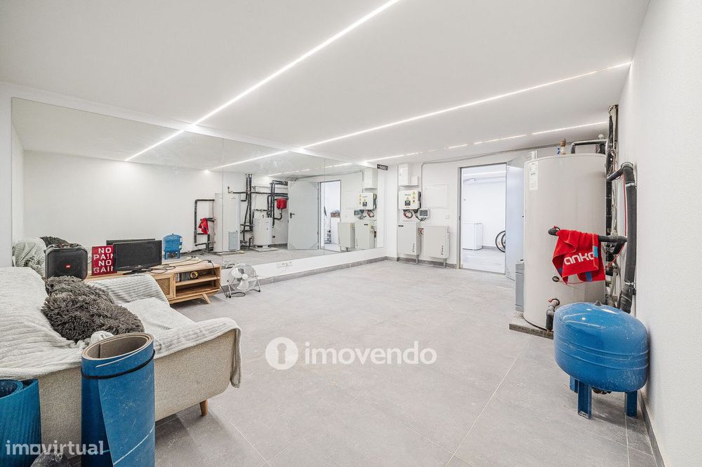 Moradia T3+1 moderna, com garagem e áreas amplas, em Alcochete