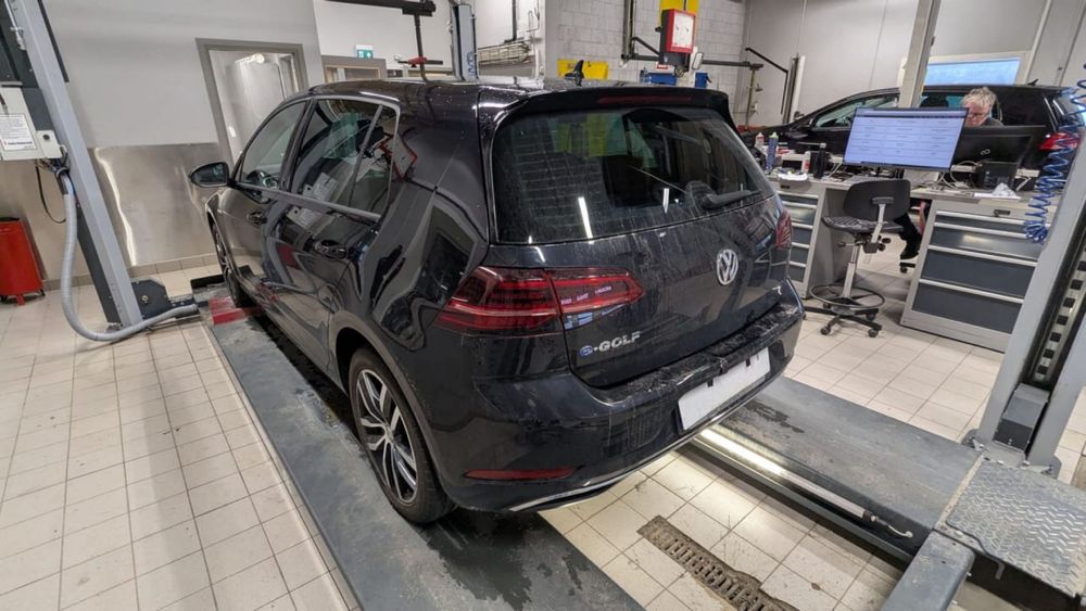 Volkswagen e-Golf 2020 (36 kw/шкіра/дінаудіо/клімат/круіз/лед панель)
