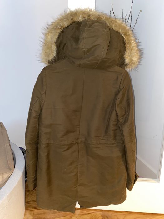 Casaco estilo parka verde caqui usada