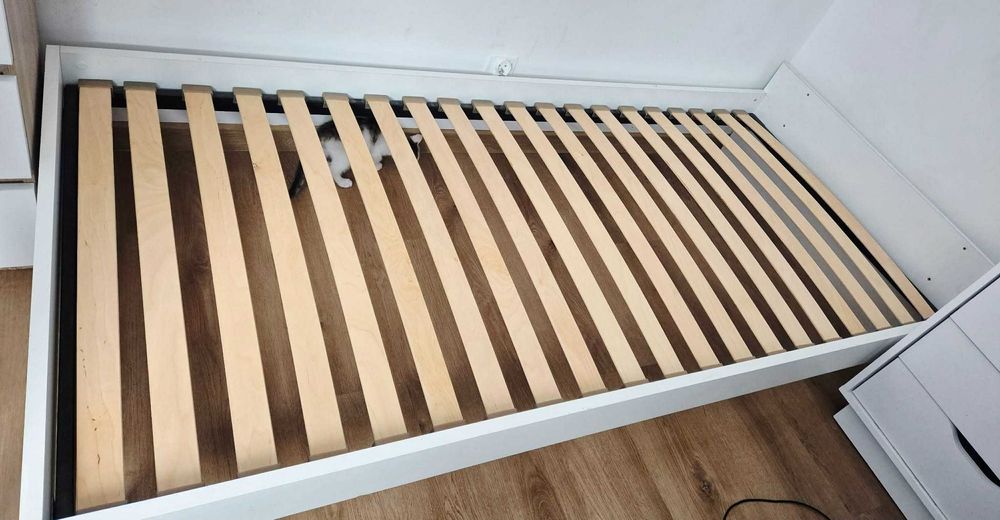 Sprzedam Lóżko z zagłówkiem 200cm 90cm